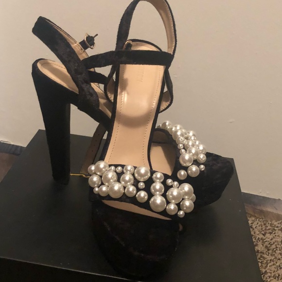 NEW ! Crushed velvet & pearls heels - Picture 1 of 3